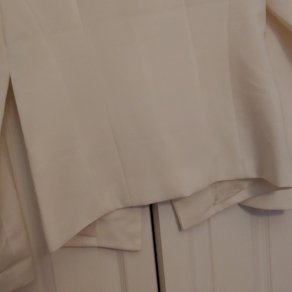 Elegant Ivory Blazer - Picture 5 of 6